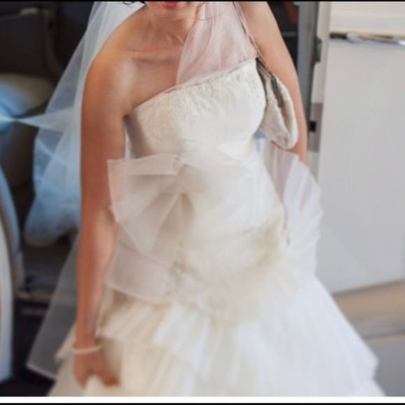 Vera Wang Wedding Dress Size 4 Tiered Strapless Lace Button Bow - Picture 12 of 12